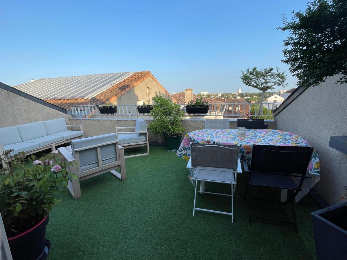 Grand Appartement Hypercentre Avec Terrasse Et Parking Poitiers Esterno foto